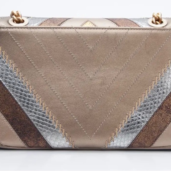 Chanel Flap Bag - Picture 2 of 10